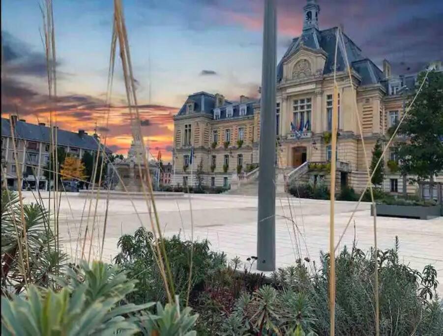 Maisonette Avec Jardin Evreux Bagian luar foto