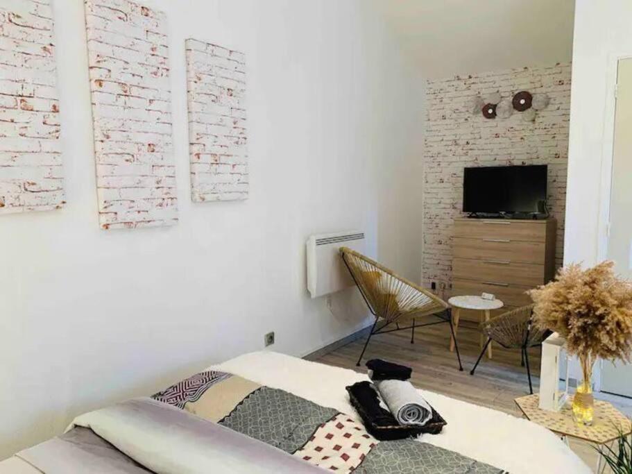 Maisonette Avec Jardin Evreux Bagian luar foto